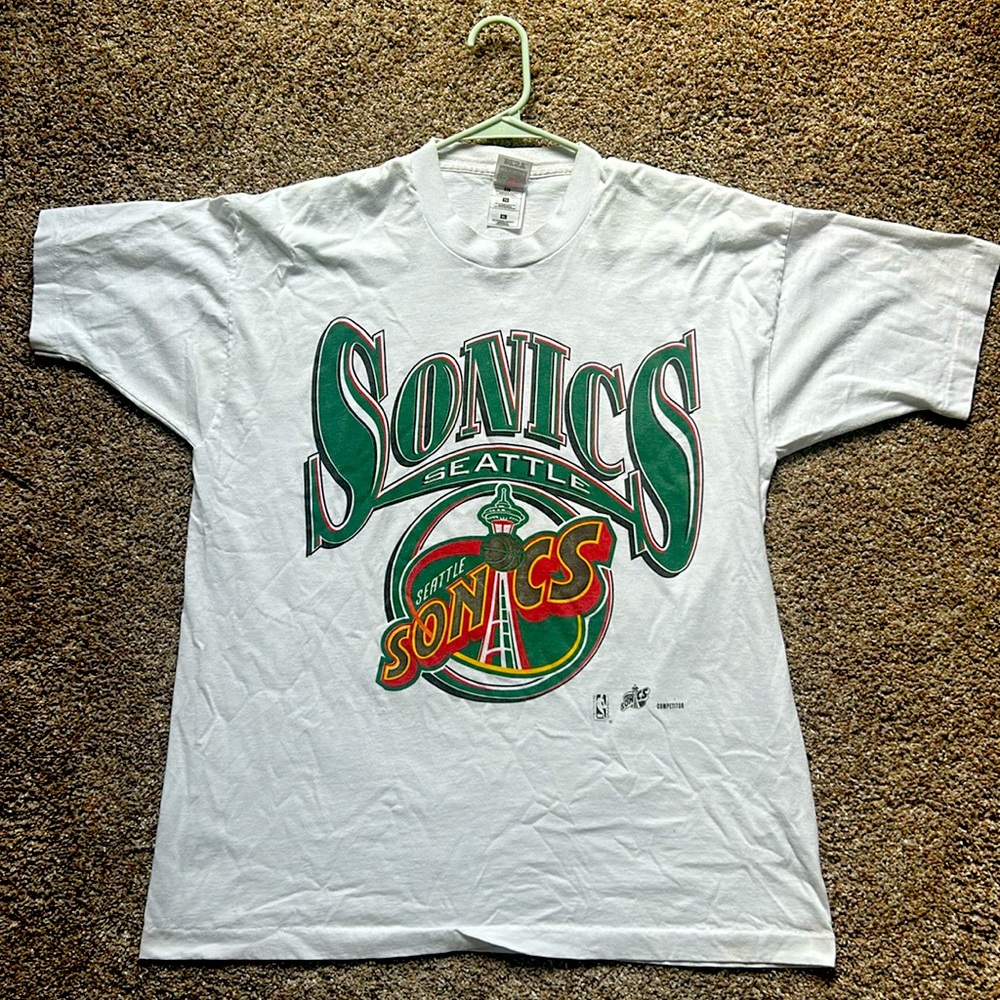 Seattle SuperSonics T-Shirt. Like New. Great condition. No blemishes.